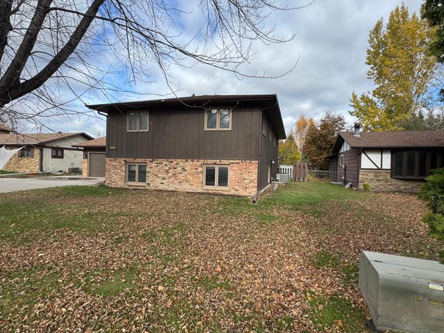 2401 17th Avenue S, Fargo, ND 58103