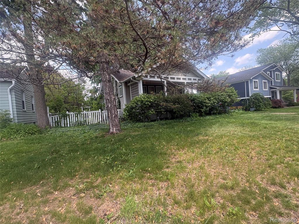 2134 Beverly Boulevard, Berkley, MI 48072