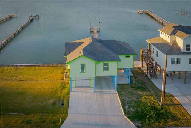 208 Ridge Harbor Dr, Rockport, TX 78382