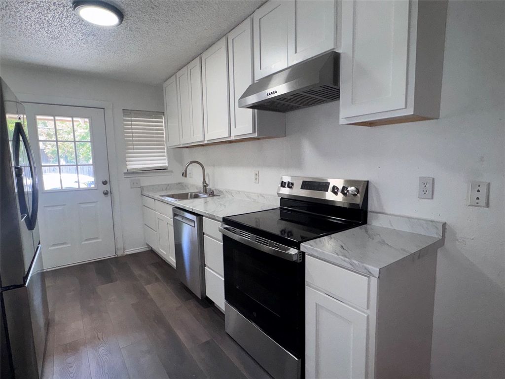 3648 Country Club Drive W, Irving, TX 75038