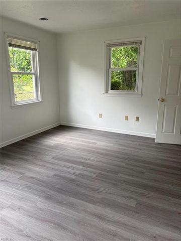 9 Pine LN, Hampton, VA 23664