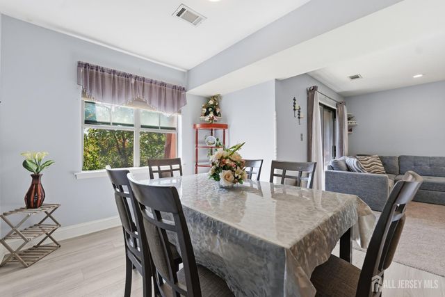 23 Powderhorn Court, Woodbridge Proper, NJ 07095