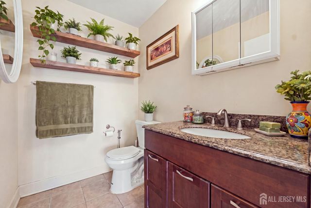 23 Powderhorn Court, Woodbridge Proper, NJ 07095