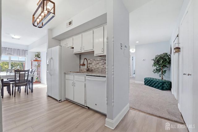 23 Powderhorn Court, Woodbridge Proper, NJ 07095