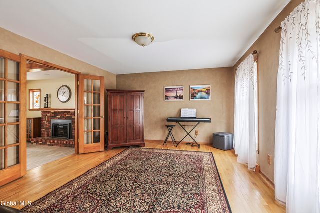 1008 Di Bella Drive, Schenectady, NY 12303