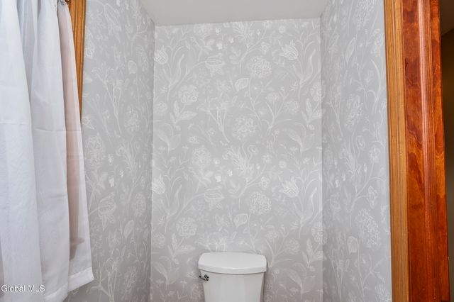 1008 Di Bella Drive, Schenectady, NY 12303