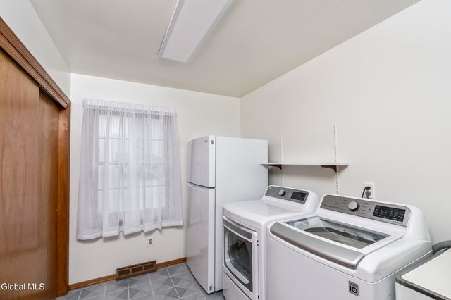 1008 Di Bella Drive, Schenectady, NY 12303