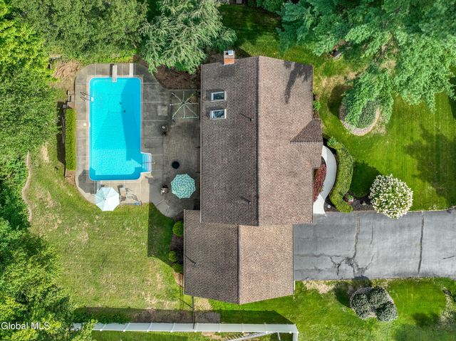 1008 Di Bella Drive, Schenectady, NY 12303