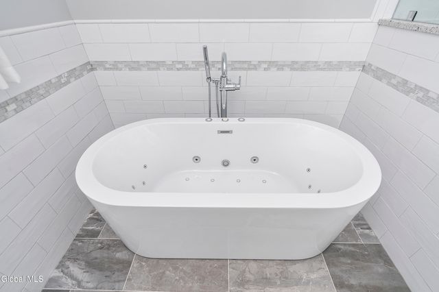 1008 Di Bella Drive, Schenectady, NY 12303