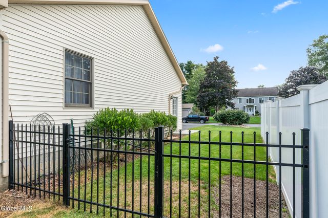 1008 Di Bella Drive, Schenectady, NY 12303