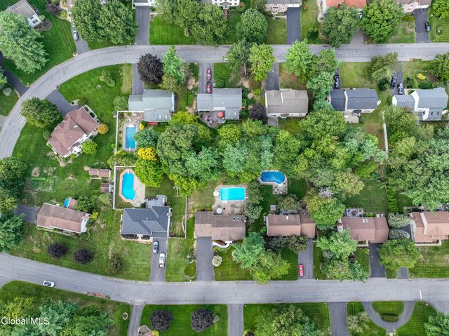 1008 Di Bella Drive, Schenectady, NY 12303