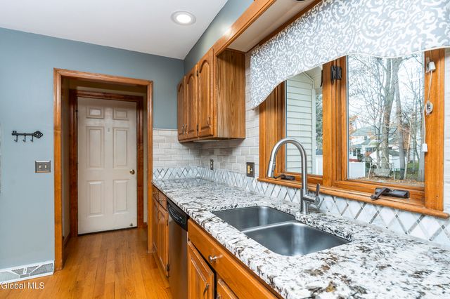 1008 Di Bella Drive, Schenectady, NY 12303