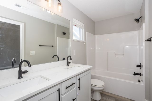 1409 NE Savana Drive, Grimes, IA 50111