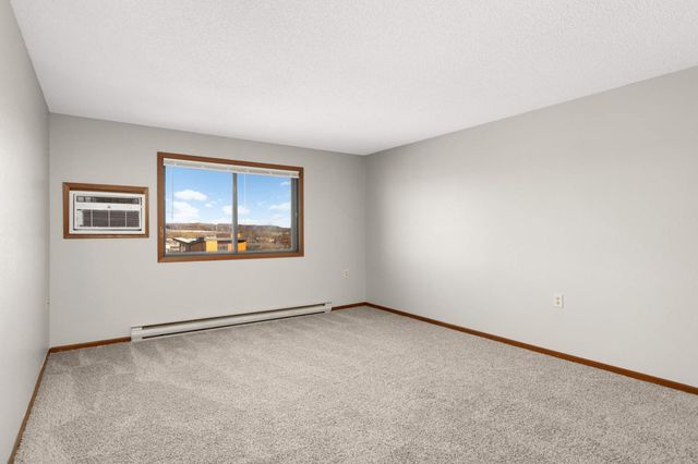 221 Grand Avenue W 316, South Saint Paul, MN 55075