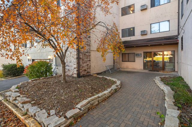 221 Grand Avenue W 316, South Saint Paul, MN 55075