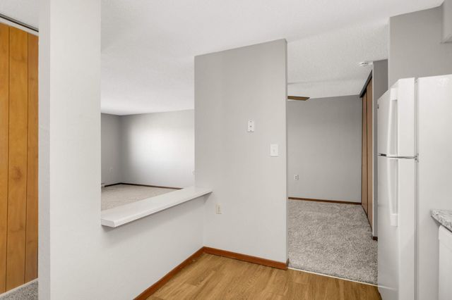 221 Grand Avenue W 316, South Saint Paul, MN 55075