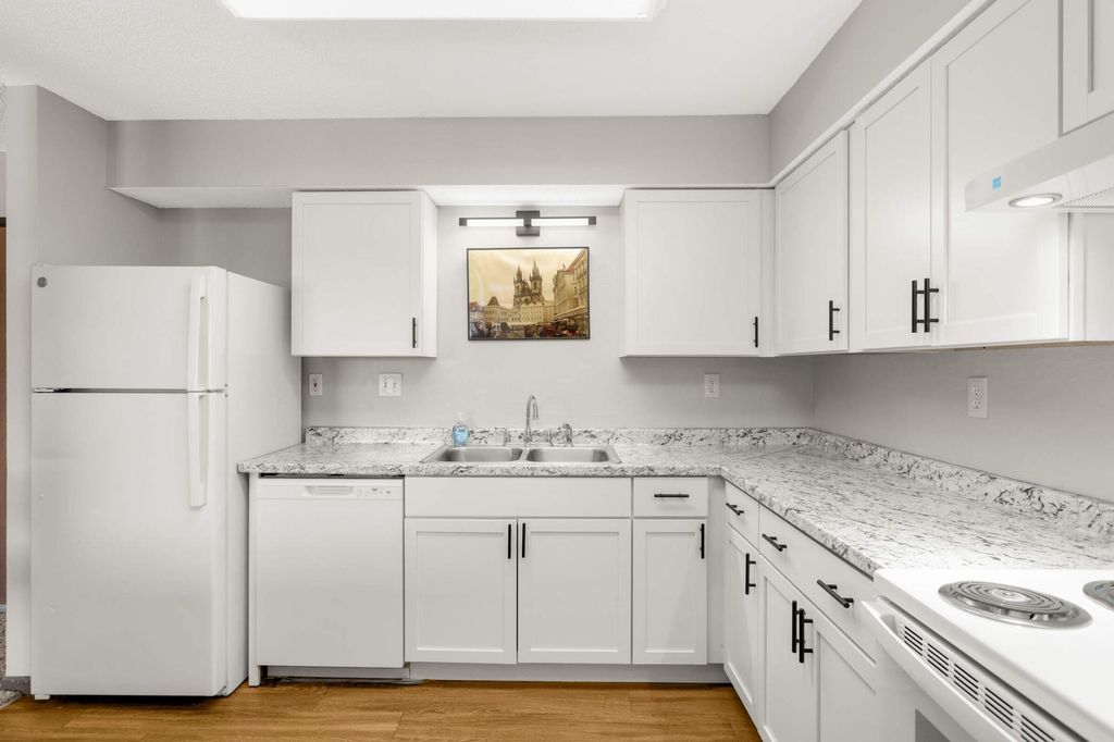 221 Grand Avenue W 316, South Saint Paul, MN 55075