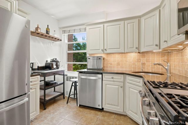 281 Garth Road B5H, Scarsdale, NY 10583