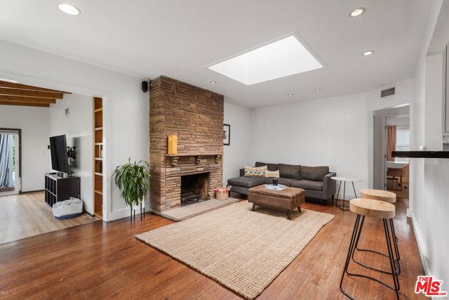 5410 Columbus Avenue, Los Angeles, CA 91411