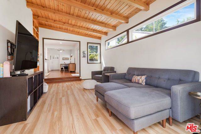 5410 Columbus Avenue, Los Angeles, CA 91411