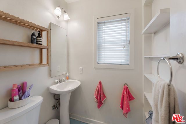 5410 Columbus Avenue, Los Angeles, CA 91411