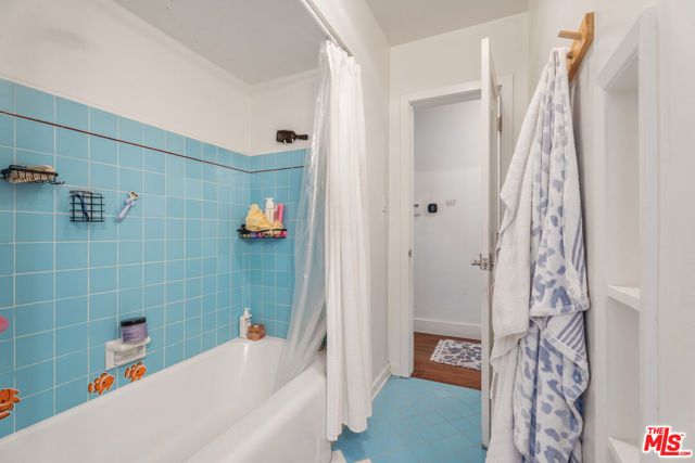 5410 Columbus Avenue, Los Angeles, CA 91411