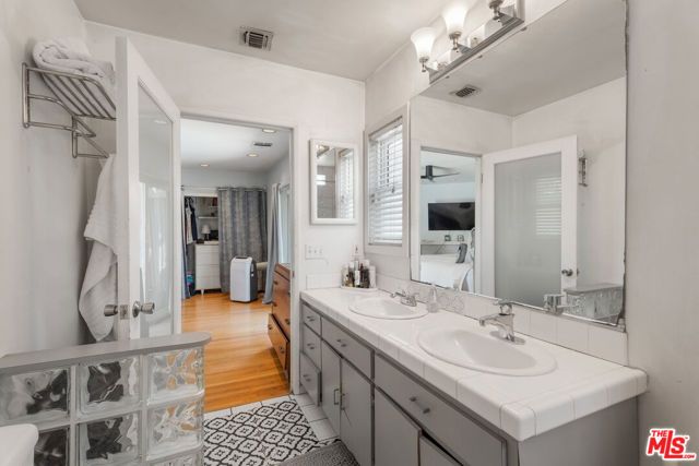5410 Columbus Avenue, Los Angeles, CA 91411
