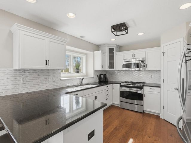 W126N6432 Willow COURT, Menomonee Falls, WI 53051