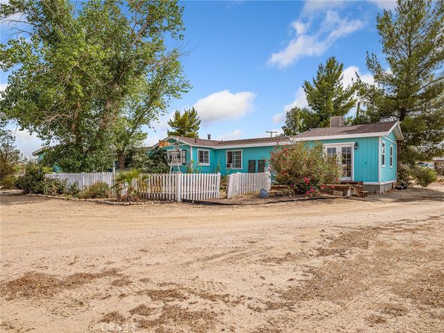 5124 Luna Road, Phelan, CA 92371