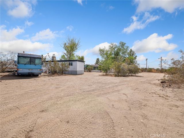 5124 Luna Road, Phelan, CA 92371