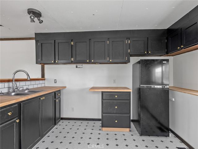 5124 Luna Road, Phelan, CA 92371