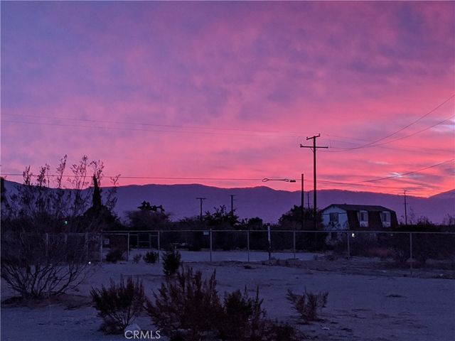 5124 Luna Road, Phelan, CA 92371