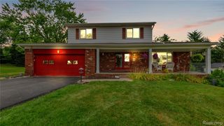 165 Lisa Court, White Lake Charter Township, MI 48386