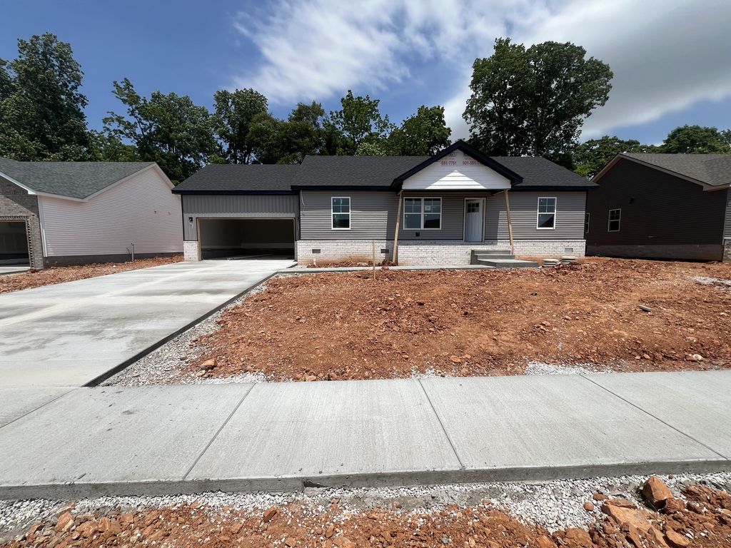 640 Avondale Road, Oak Grove, KY 42262