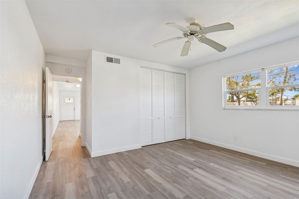 Image 14 of property listing at 4565 DUHME ROAD 101, St Petersburg, FL 33708