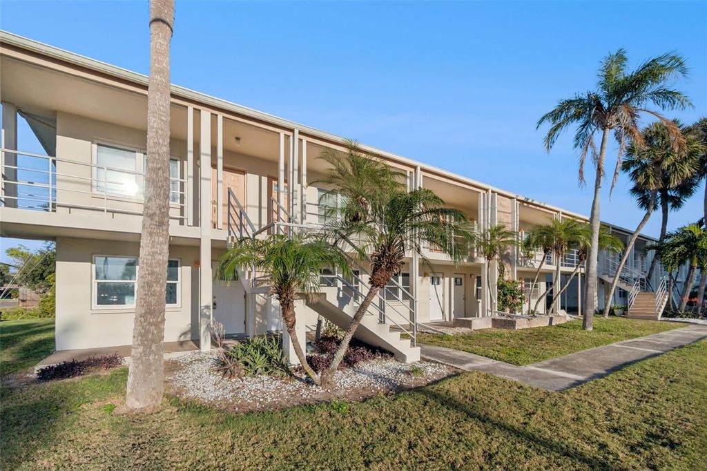 Image 19 of property listing at 4565 DUHME ROAD 101, St Petersburg, FL 33708