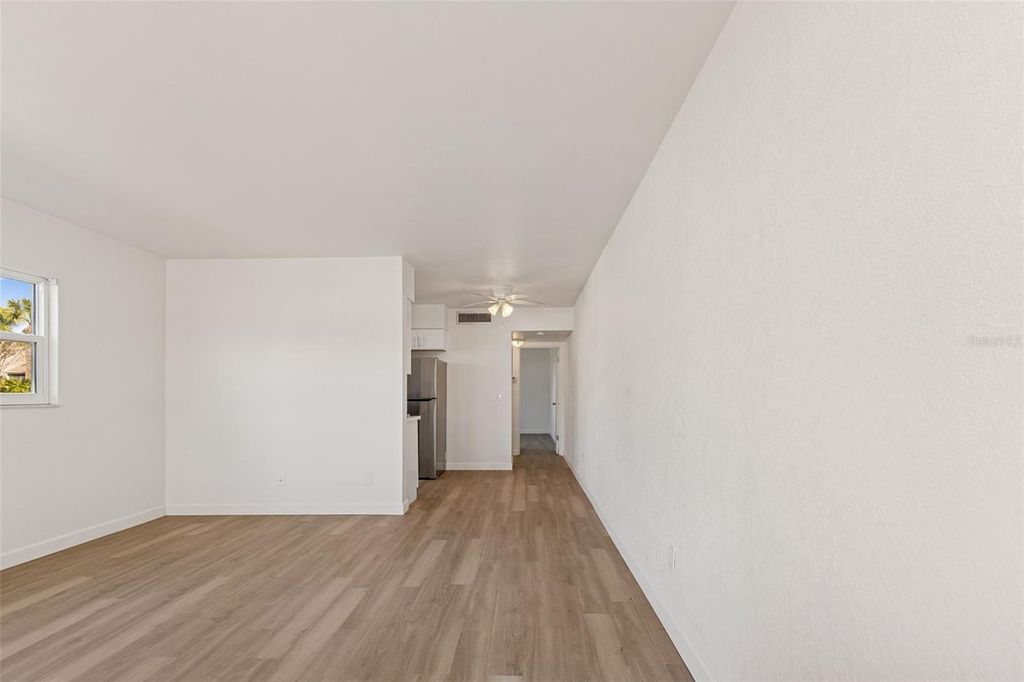 Image 3 of property listing at 4565 DUHME ROAD 101, St Petersburg, FL 33708