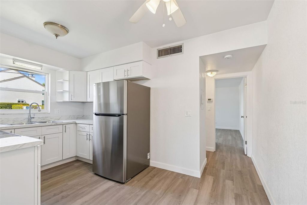 Image 7 of property listing at 4565 DUHME ROAD 101, St Petersburg, FL 33708