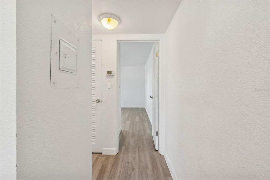 Image 9 of property listing at 4565 DUHME ROAD 101, St Petersburg, FL 33708