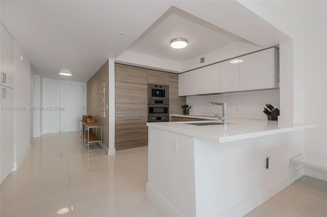 300 Sunny Isles Blvd 4-805, Sunny Isles Beach, FL 33160