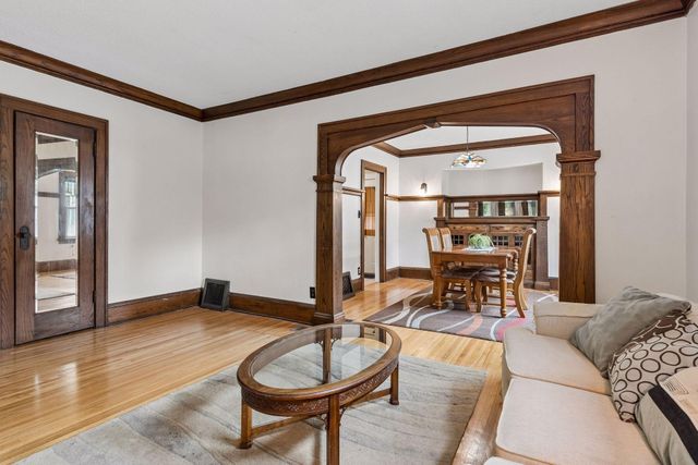 524 Lexington Parkway N, Saint Paul, MN 55104