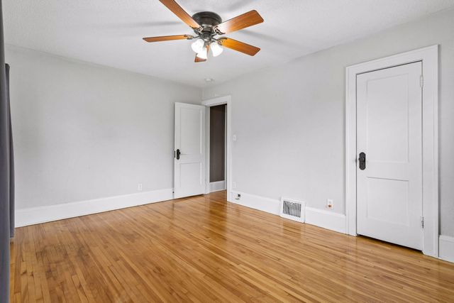 524 Lexington Parkway N, Saint Paul, MN 55104