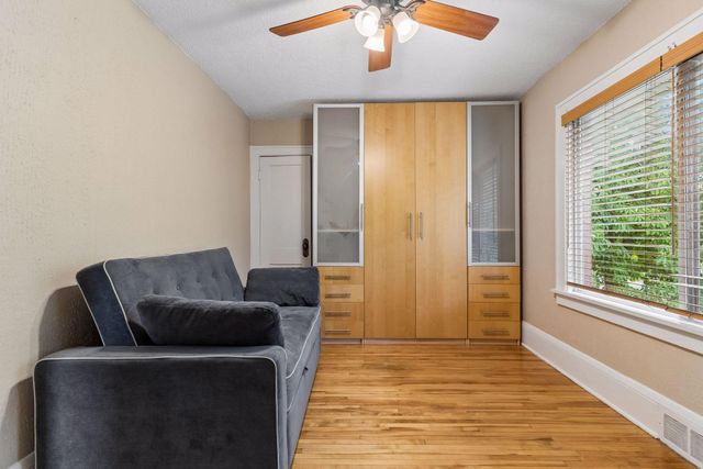 524 Lexington Parkway N, Saint Paul, MN 55104