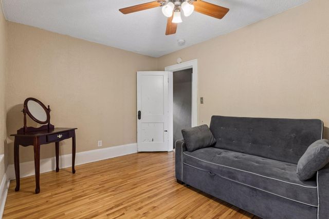 524 Lexington Parkway N, Saint Paul, MN 55104