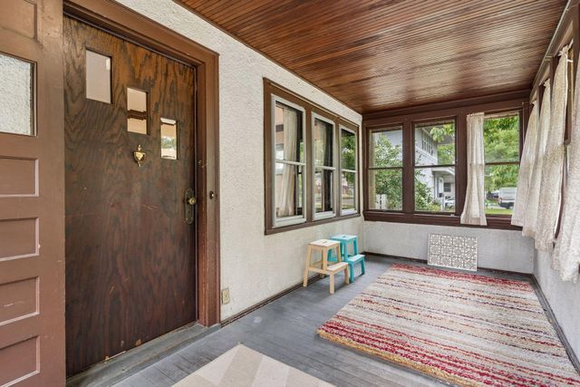 524 Lexington Parkway N, Saint Paul, MN 55104