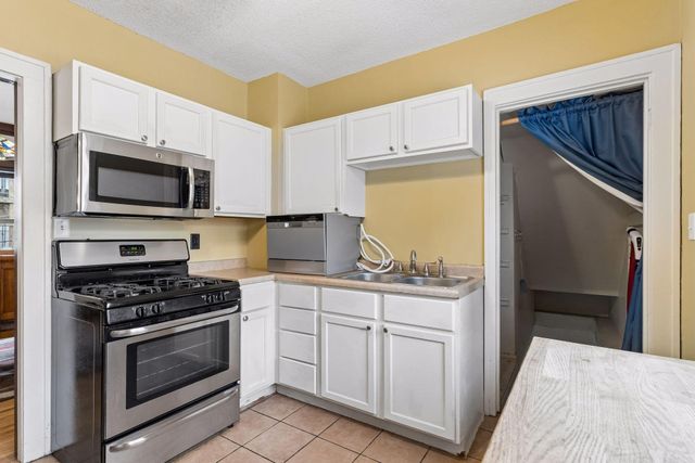524 Lexington Parkway N, Saint Paul, MN 55104