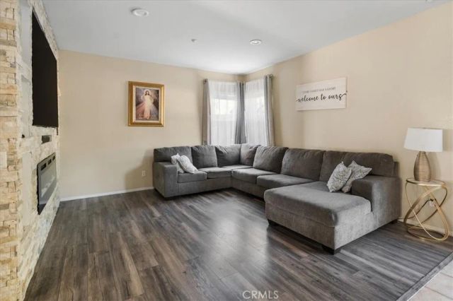 13040 Angeles Trail Way, Sylmar, CA 91342