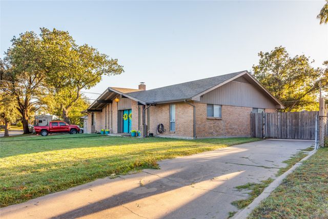 5628 Westcreek Drive, Fort Worth, TX 76133