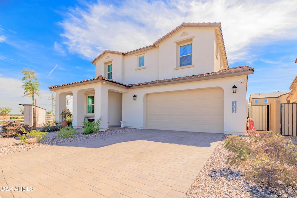 Image 3 of property listing at 21513 E SPARROW Drive, Queen Creek, AZ 85142