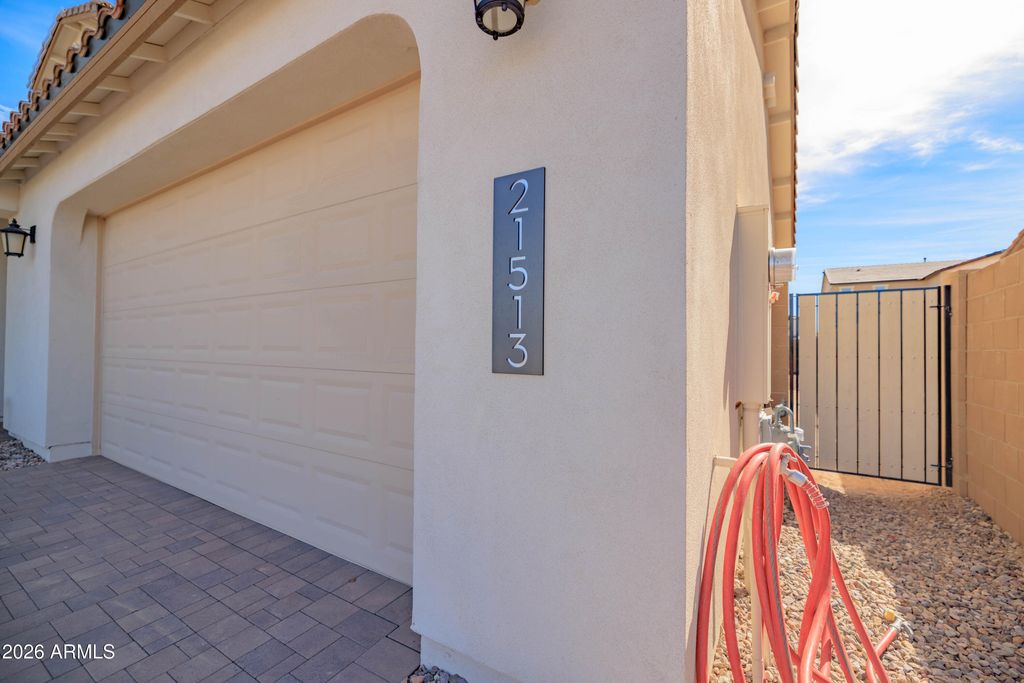 Image 4 of property listing at 21513 E SPARROW Drive, Queen Creek, AZ 85142